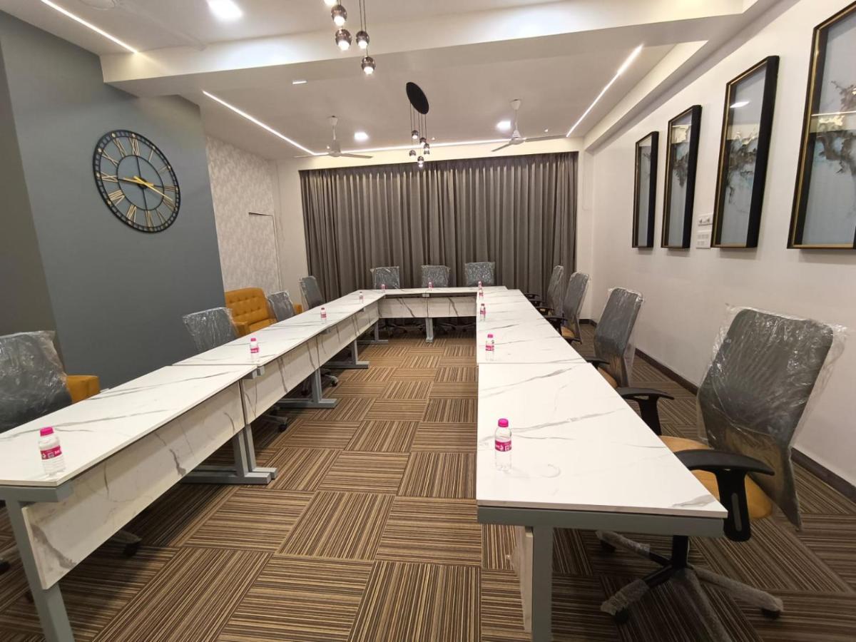 Hotel Sai Miracle Shirdi Buitenkant foto
