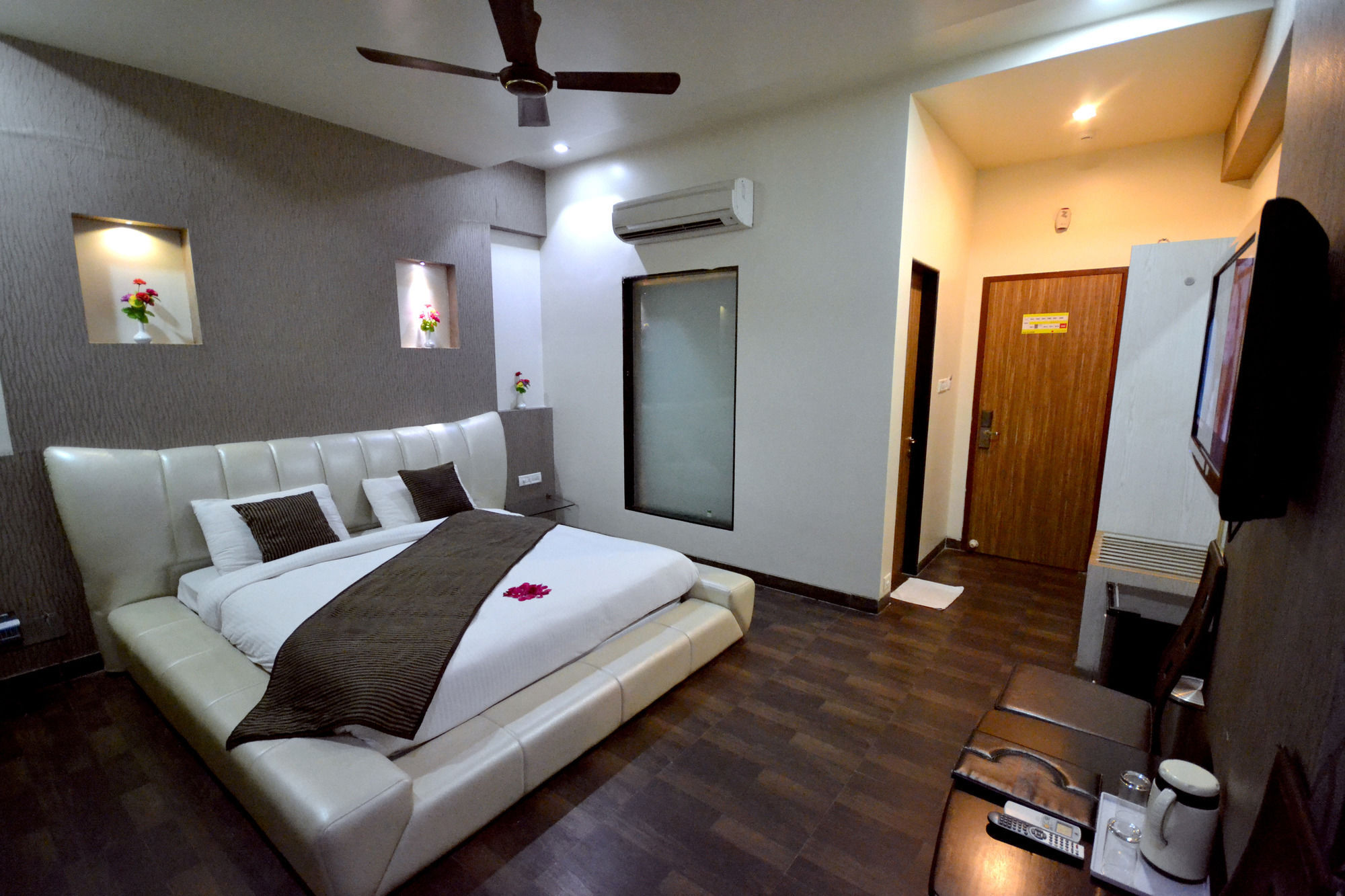 Hotel Sai Miracle Shirdi Buitenkant foto